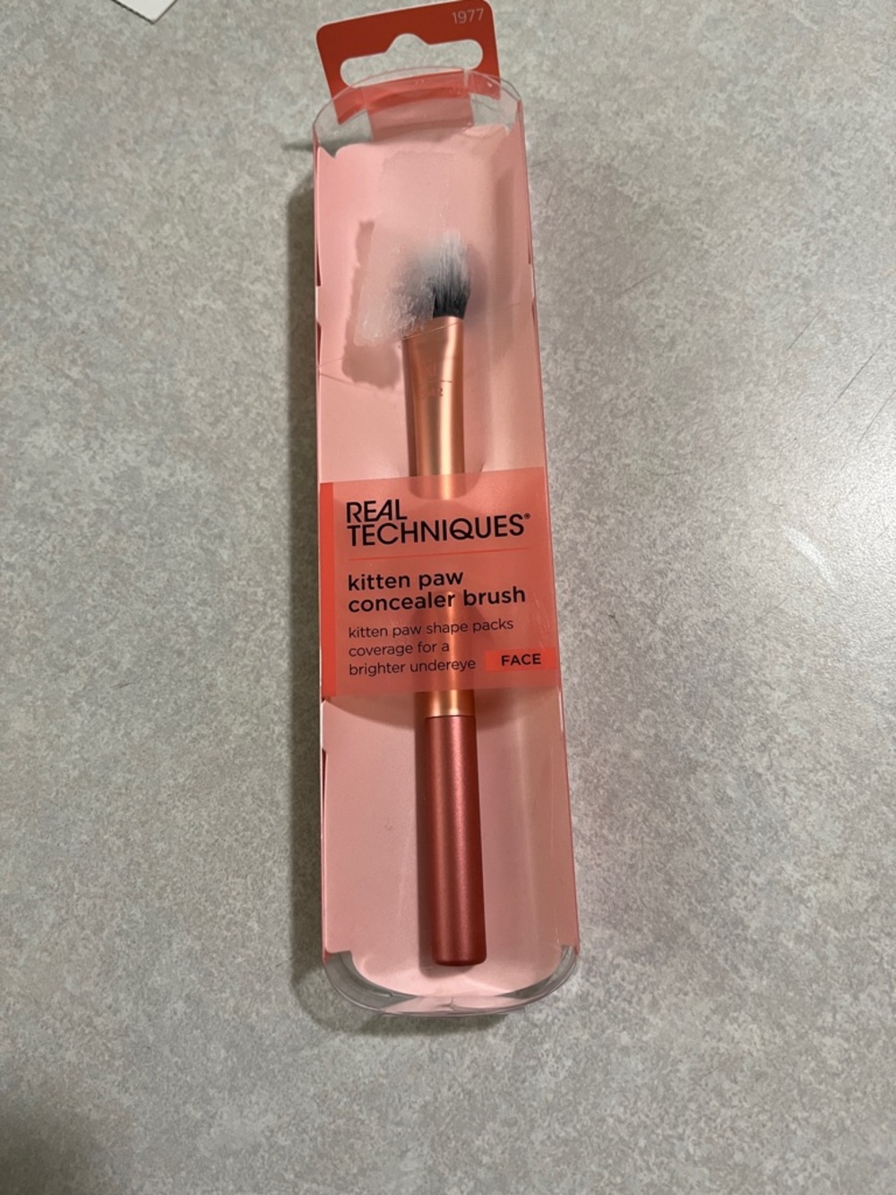 Real Techniques Kitten Paw Concealer Brush - Rose Gold and White Bristles
